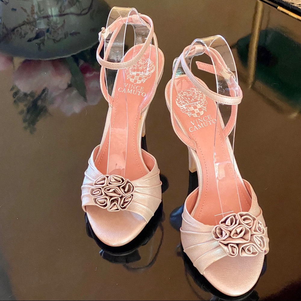 VINCE CAMUTO ANKLE STRAP SANDAL - Picture 1 of 5